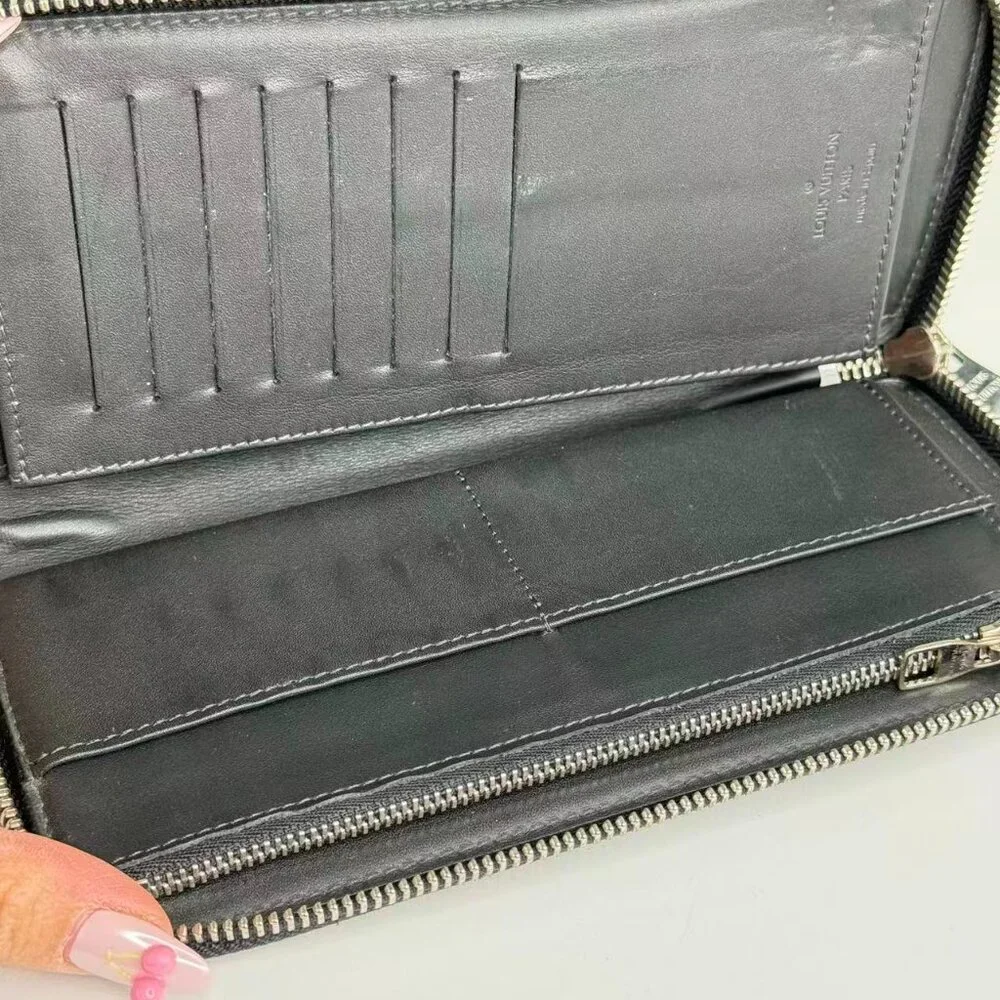 Louis Vuitton Damier Graphite Wallet with Classic Checkerboard Design